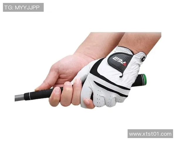 球星同款足球手套展示 强力抓握助力精准扑救 体验专业球员的极致装备